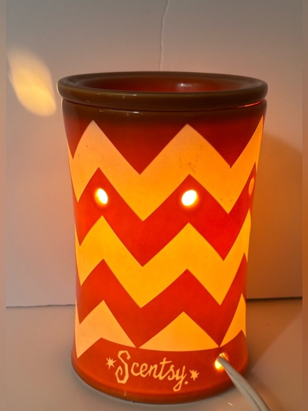 Scentsy Chevron orange white Chevron wax warmer-retired